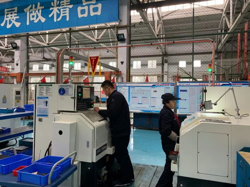 流动红旗引领质量管理新气象 公司为四个班组授旗，电能质量控制装置研制成亮点